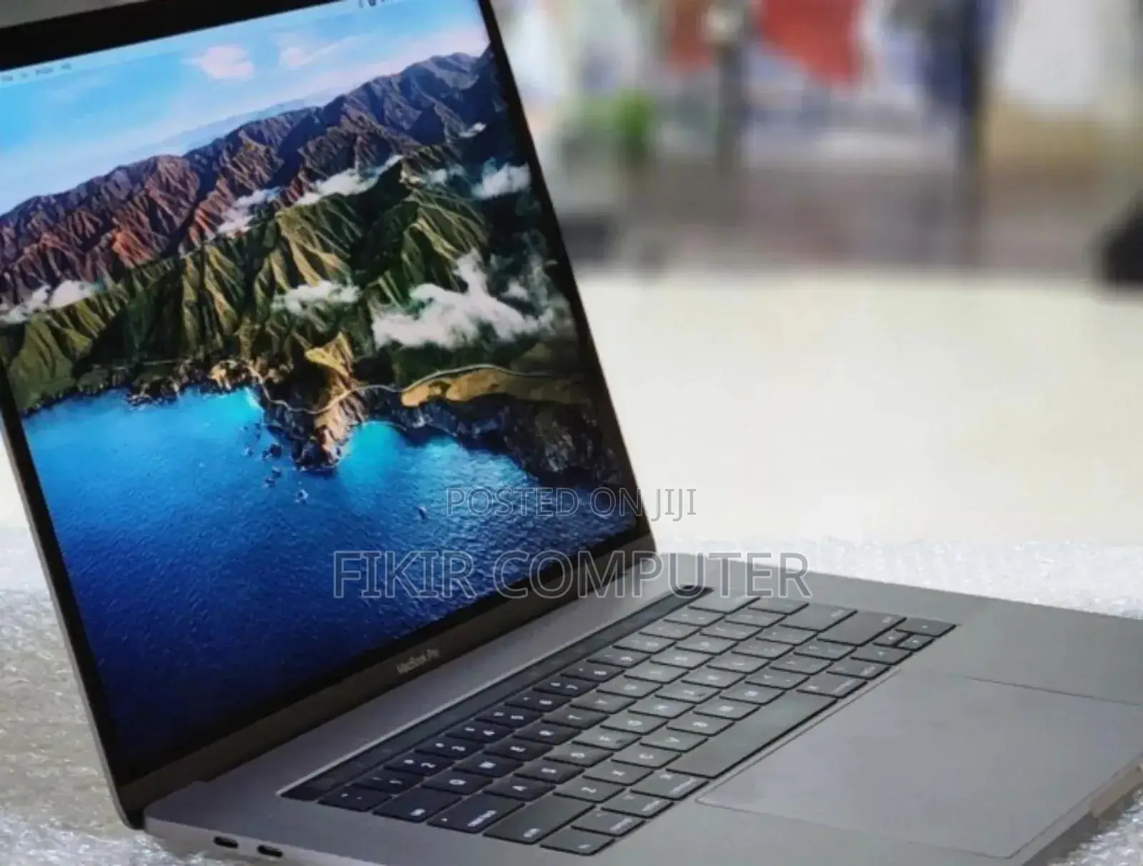 New Laptop Apple MacBook Pro 2017 16GB Intel Core I7 SSD 512GB