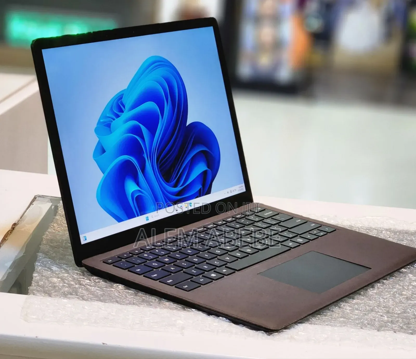 New Laptop Microsoft Surface 16GB Intel Core I7 SSD 512GB