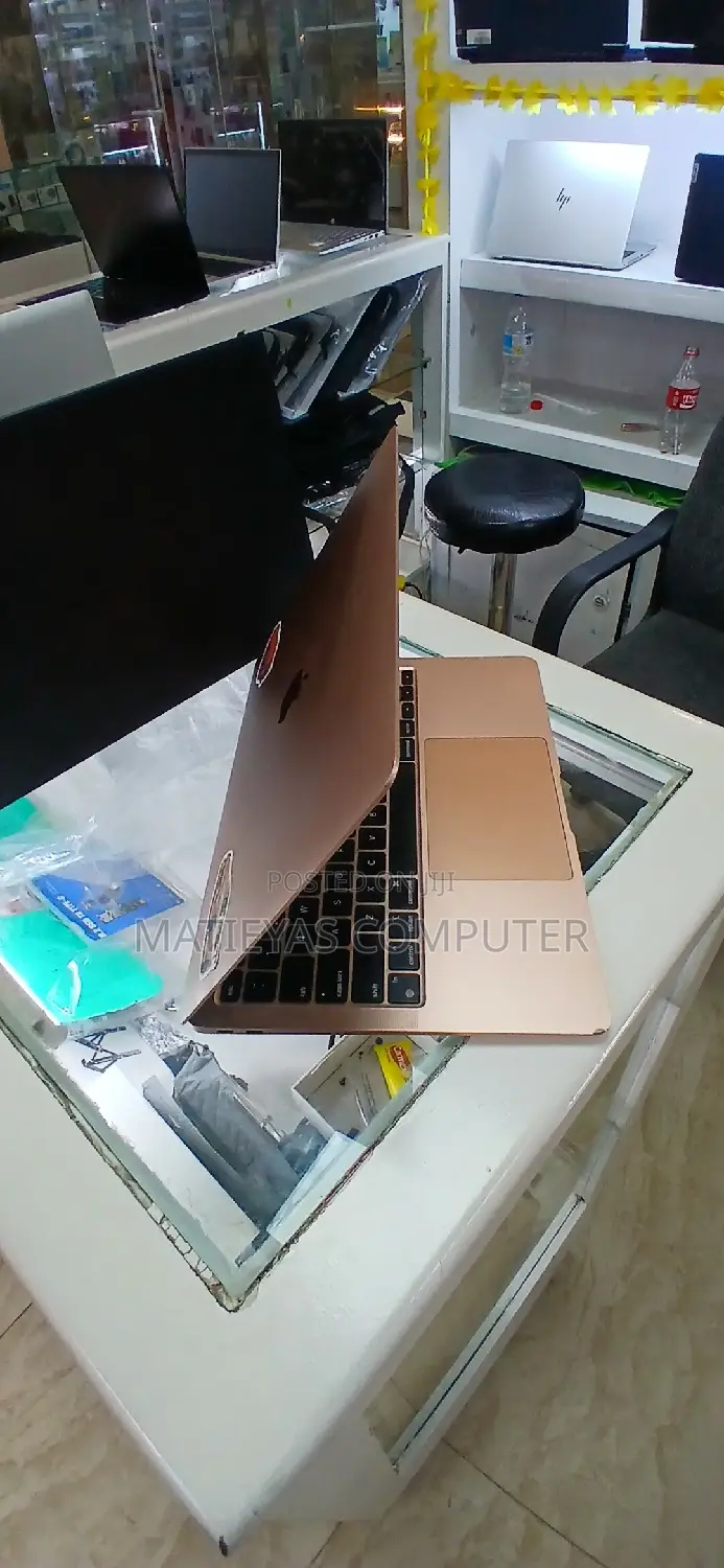 New Laptop Apple MacBook Air 2020 M1 8GB Apple M1 SSD 256GB