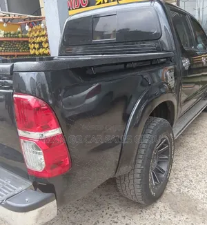 Toyota Hilux 2013 Black