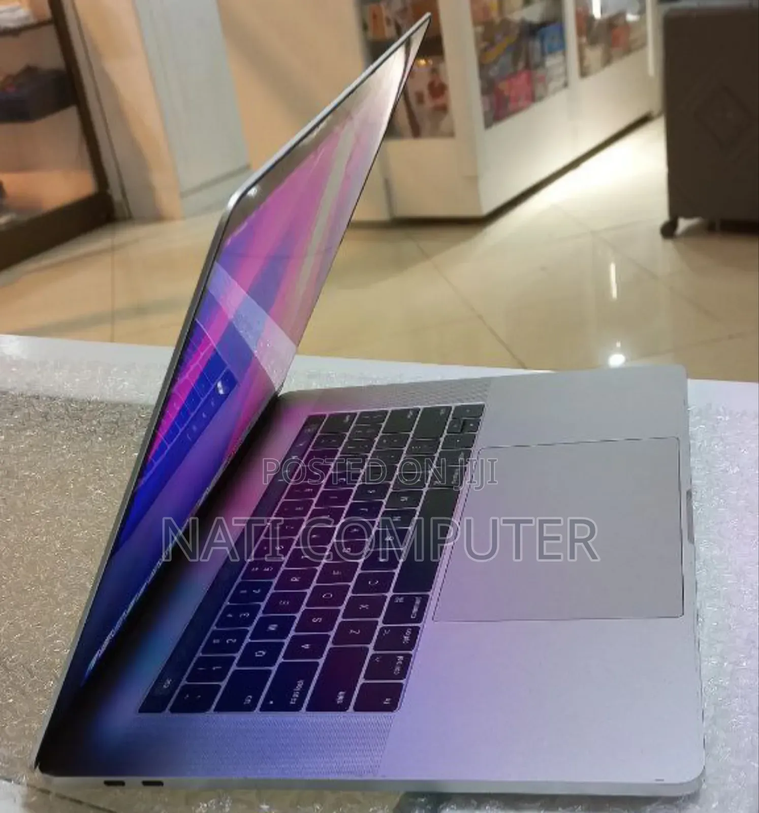 New Laptop Apple MacBook Pro 2017 16GB Intel Core I7 SSD 256GB