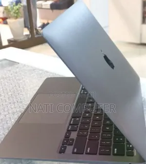 New Laptop Apple MacBook Pro 2017 16GB Intel Core I7 SSD 256GB