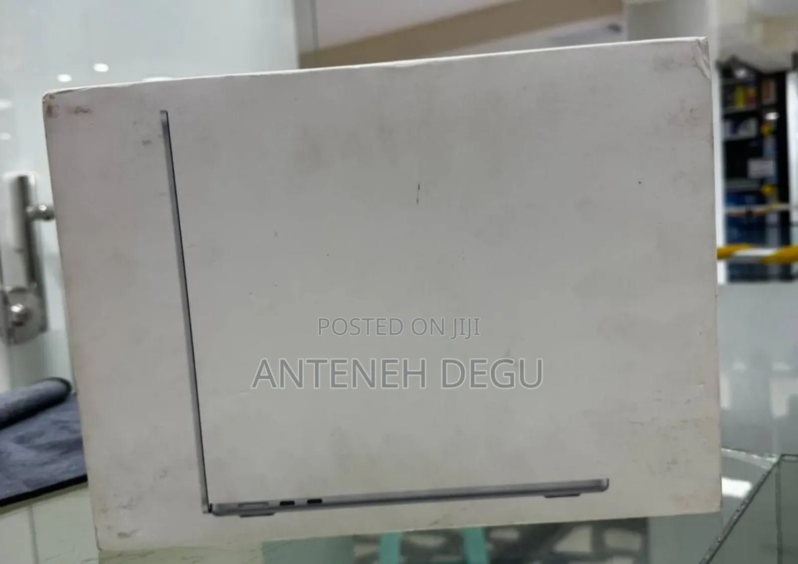 New Laptop Apple MacBook Air 2025 M4 13-Inch 16GB Apple M4 SSD 256GB