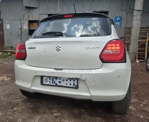 Suzuki Swift 2021 White