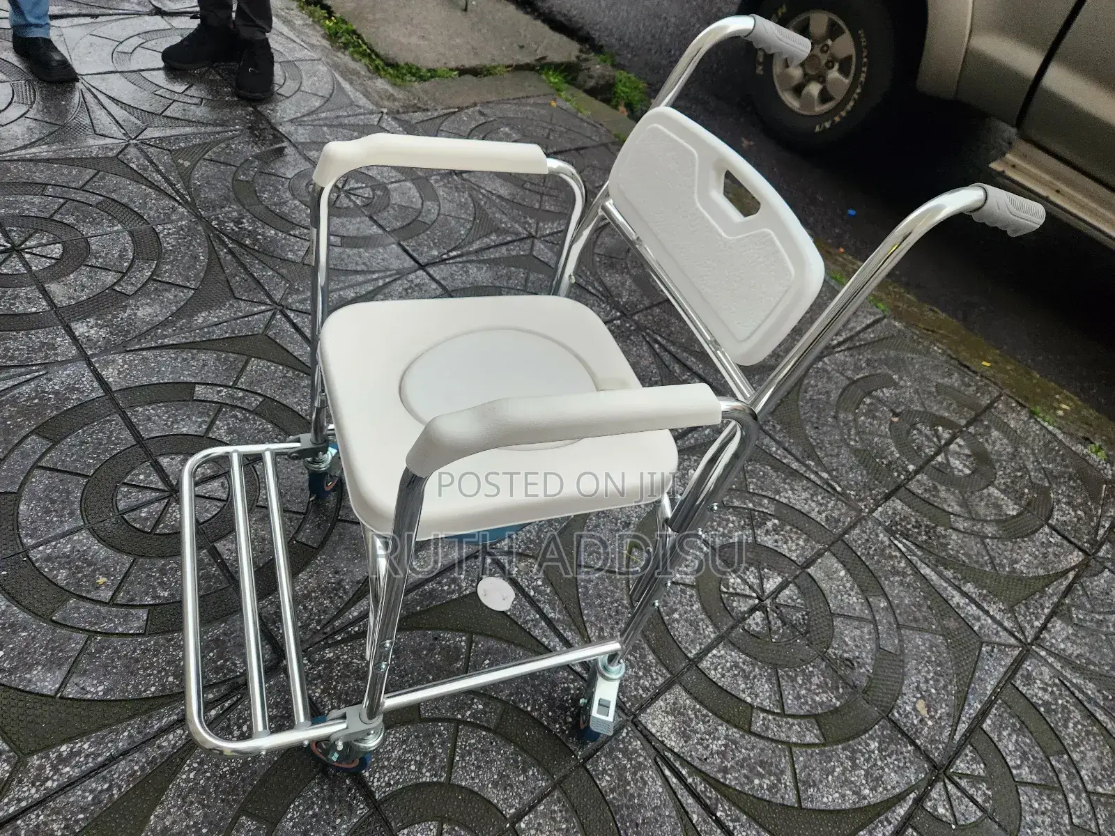 Toilet Four Wheel Wheelchair仔的commode Wheelchair延用poty Wheelchair New