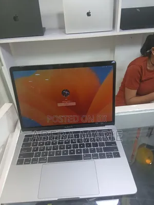 New Laptop Apple MacBook Pro 2017 16GB Intel Core I7 SSD 1T