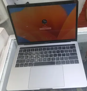 Photo - New Laptop Apple MacBook Pro 2017 16GB Intel Core I7 SSD 1T