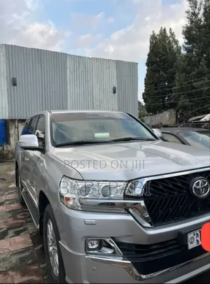 Photo - Toyota Land Cruiser 2020 Silver