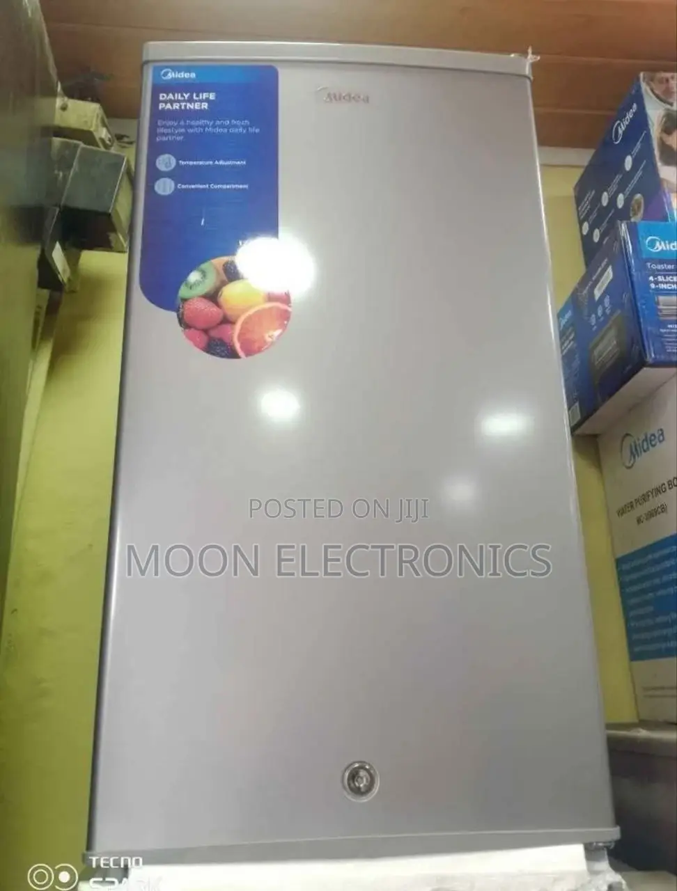 Midea Mini Fridge – Compact, Stylish Efficient!