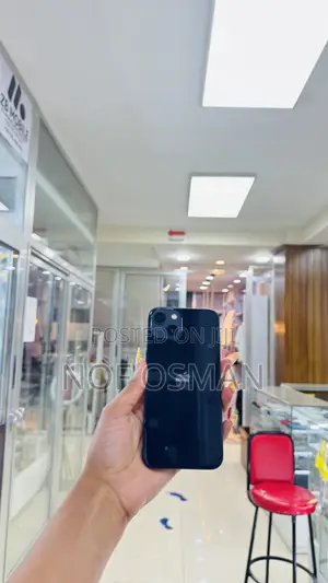 Photo - Apple iPhone 13 128 GB Black