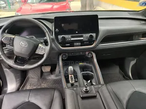 Toyota Grand Highlander Hybrid 2024 Matt Black