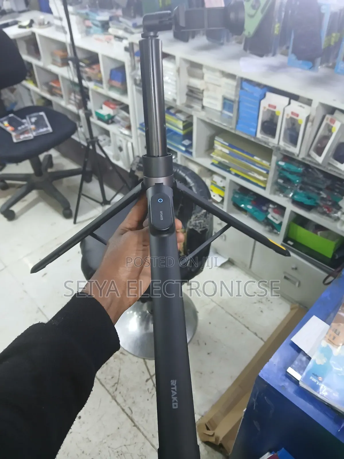 Rtako Selfie Stick With a Built-in Tripod