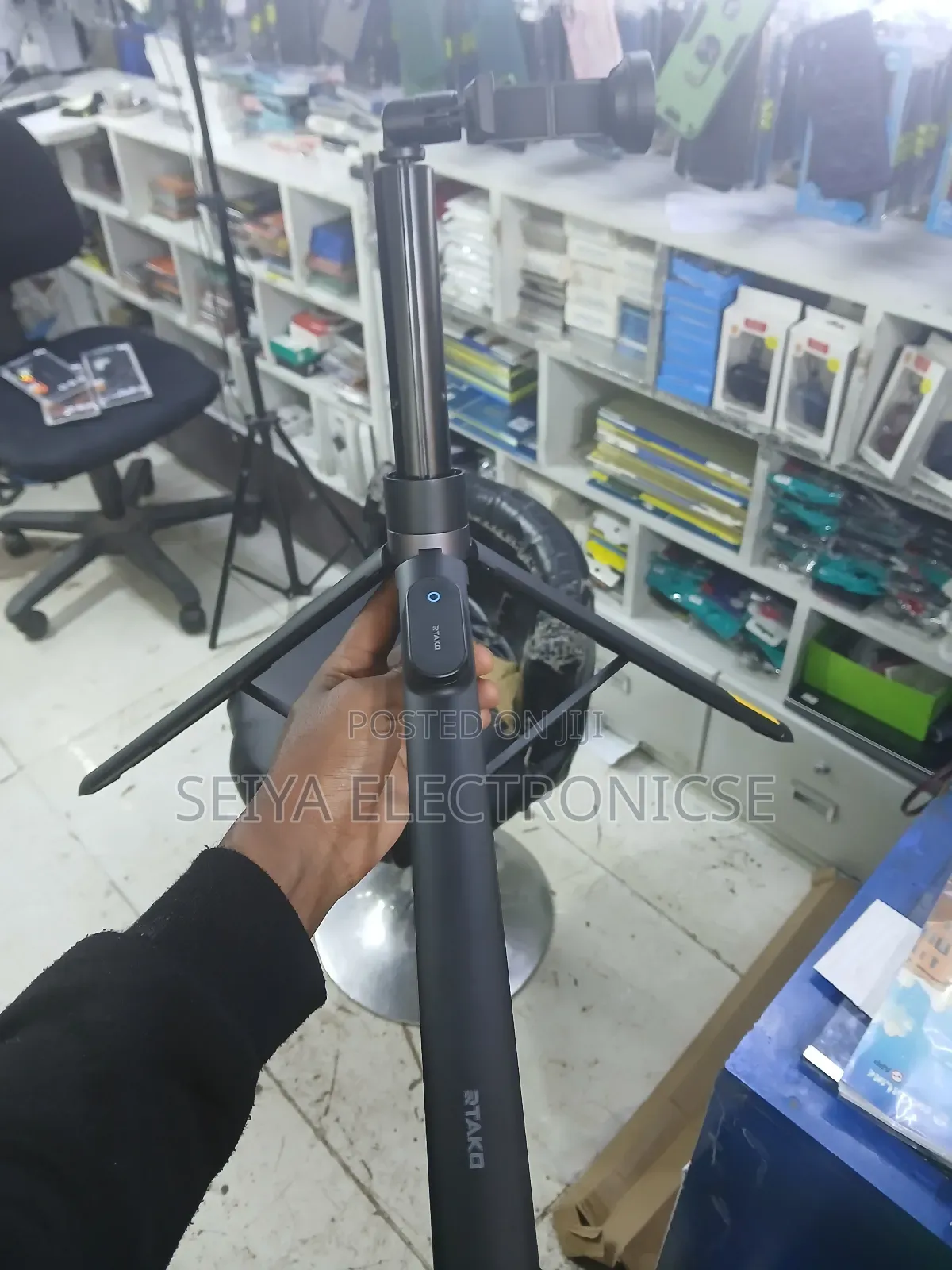 Rtako Selfie Stick With a Built-in Tripod