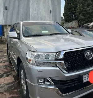 Photo - Toyota Land Cruiser 2019 Silver