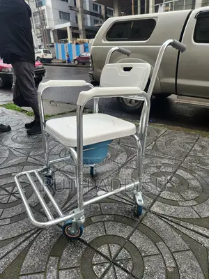 Photo - Wheelchair Commode吞起wheelchair𤉷麵wheelchair Commode Wheelchair Medical