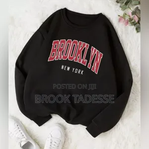 Trendy Unisex Sweatshirt – Cozy Stylish Everyday Wear