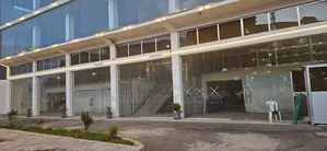 የሚከራይ ለshoroom የሚሆን ዋና መንገድ ይዞ ዜሮ ወለል ላይ