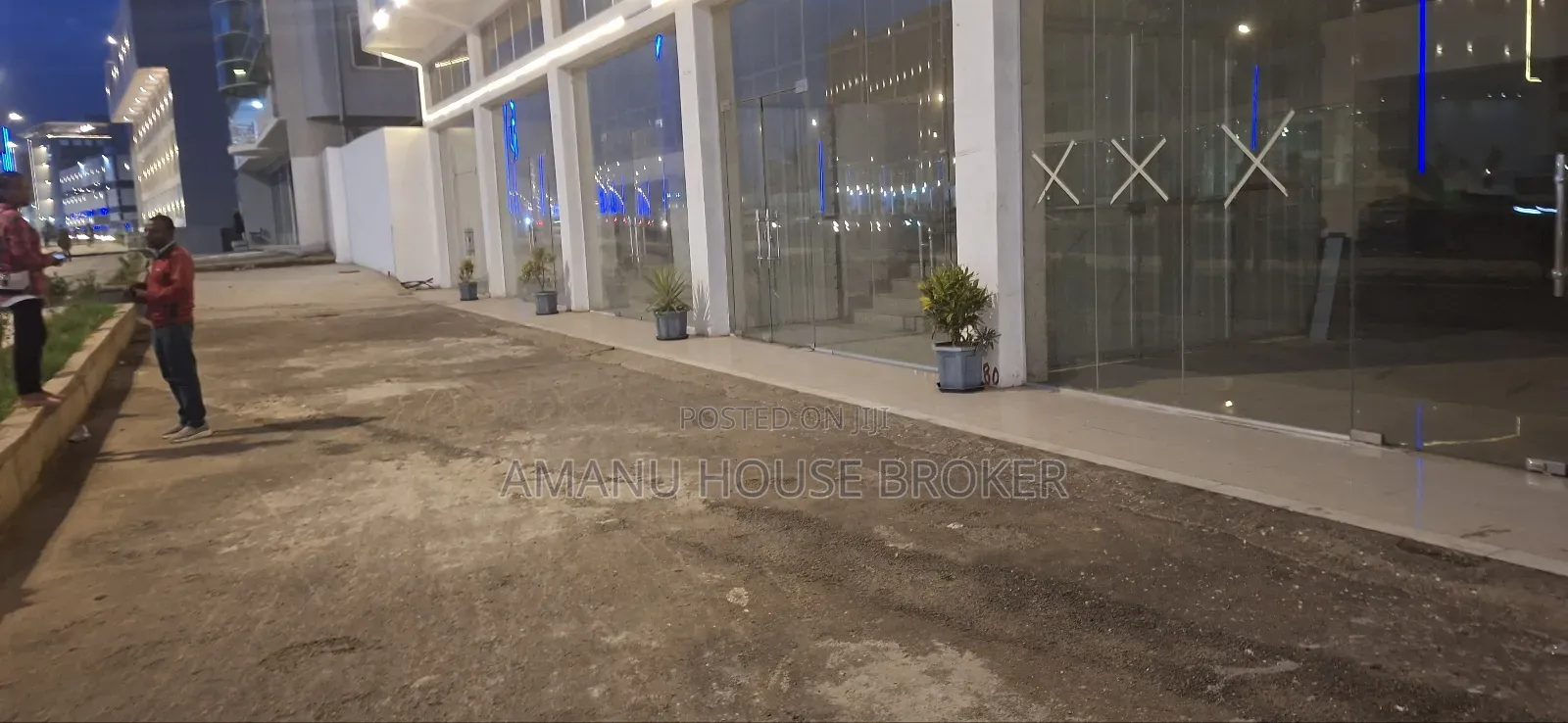 የሚከራይ ለshoroom የሚሆን ዋና መንገድ ይዞ ዜሮ ወለል ላይ