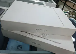 New Laptop Apple MacBook Air 2025 M4 13-Inch 16GB Apple M4 SSD 256GB