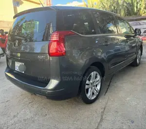 Peugeot 5008 2011 Gray