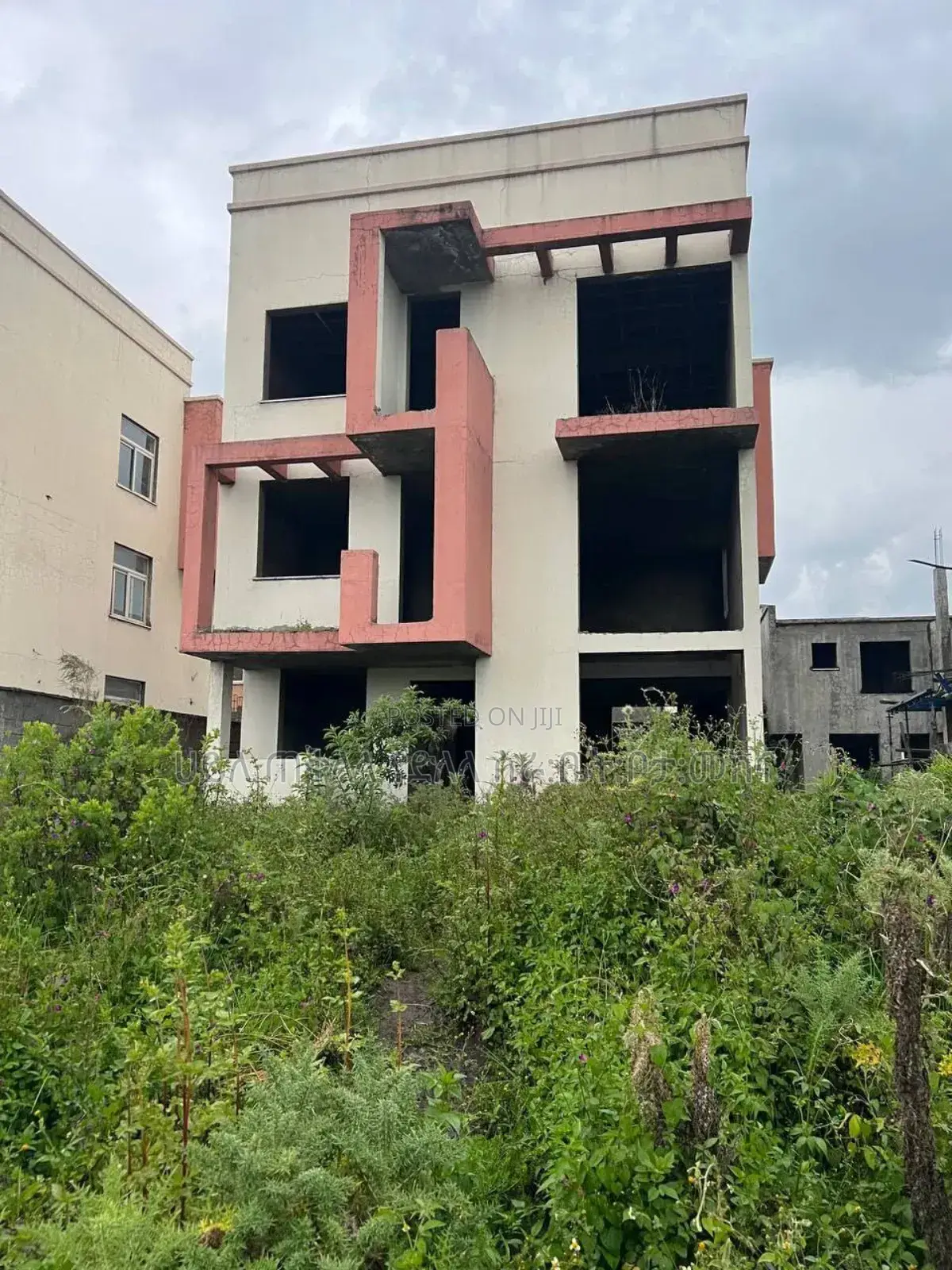 6bdrm House In ሪእልስተት ኮሚፋውንድ ውስጥ, Oromia-finfinne For Sale