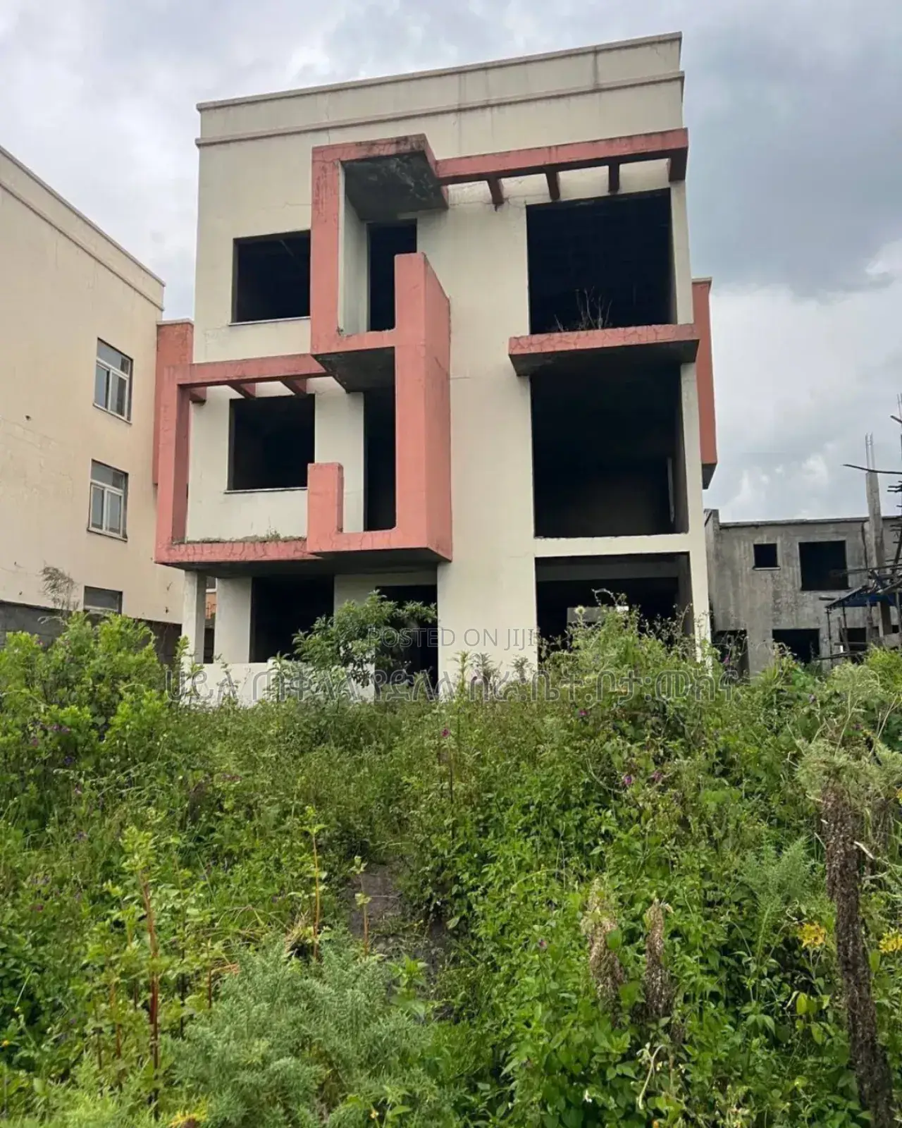 6bdrm House In ሪእልስተት ኮሚፋውንድ ውስጥ, Oromia-finfinne For Sale