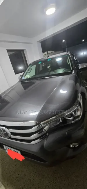 Photo - Toyota Hilux 2018 Black