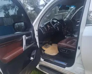 Toyota Land Cruiser 2020 White