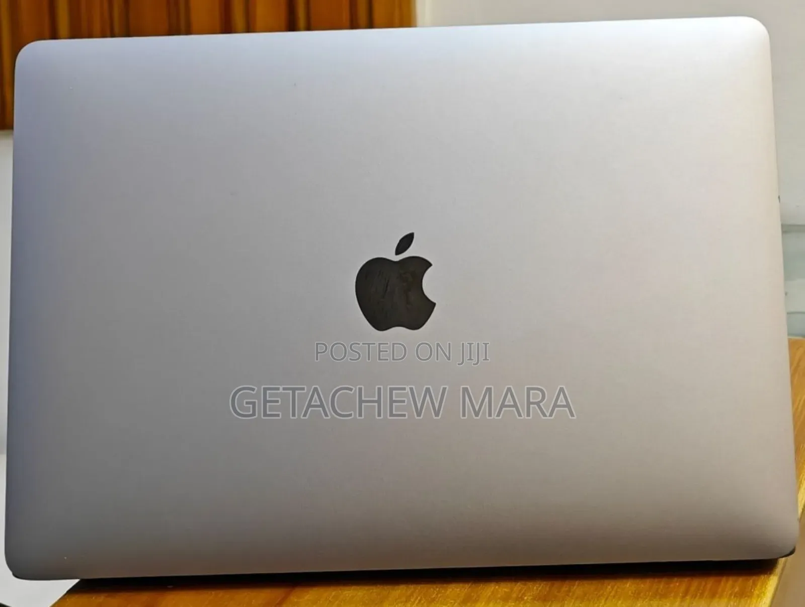 New Laptop Apple MacBook 2020 8GB Intel Core I5 SSD 256GB