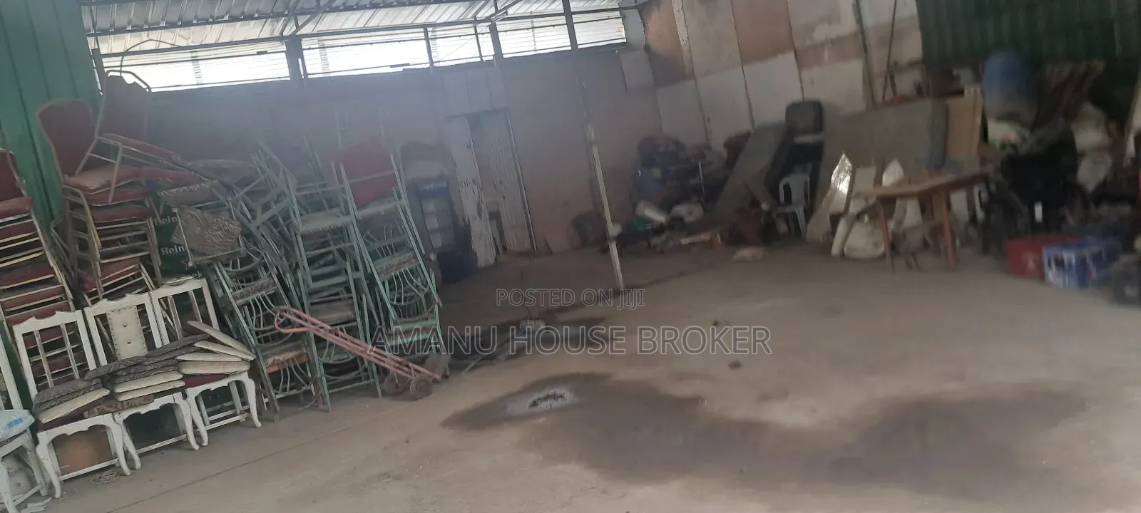 Urgently Available for Rent, Ground Floor, Main Road, for Showroom.