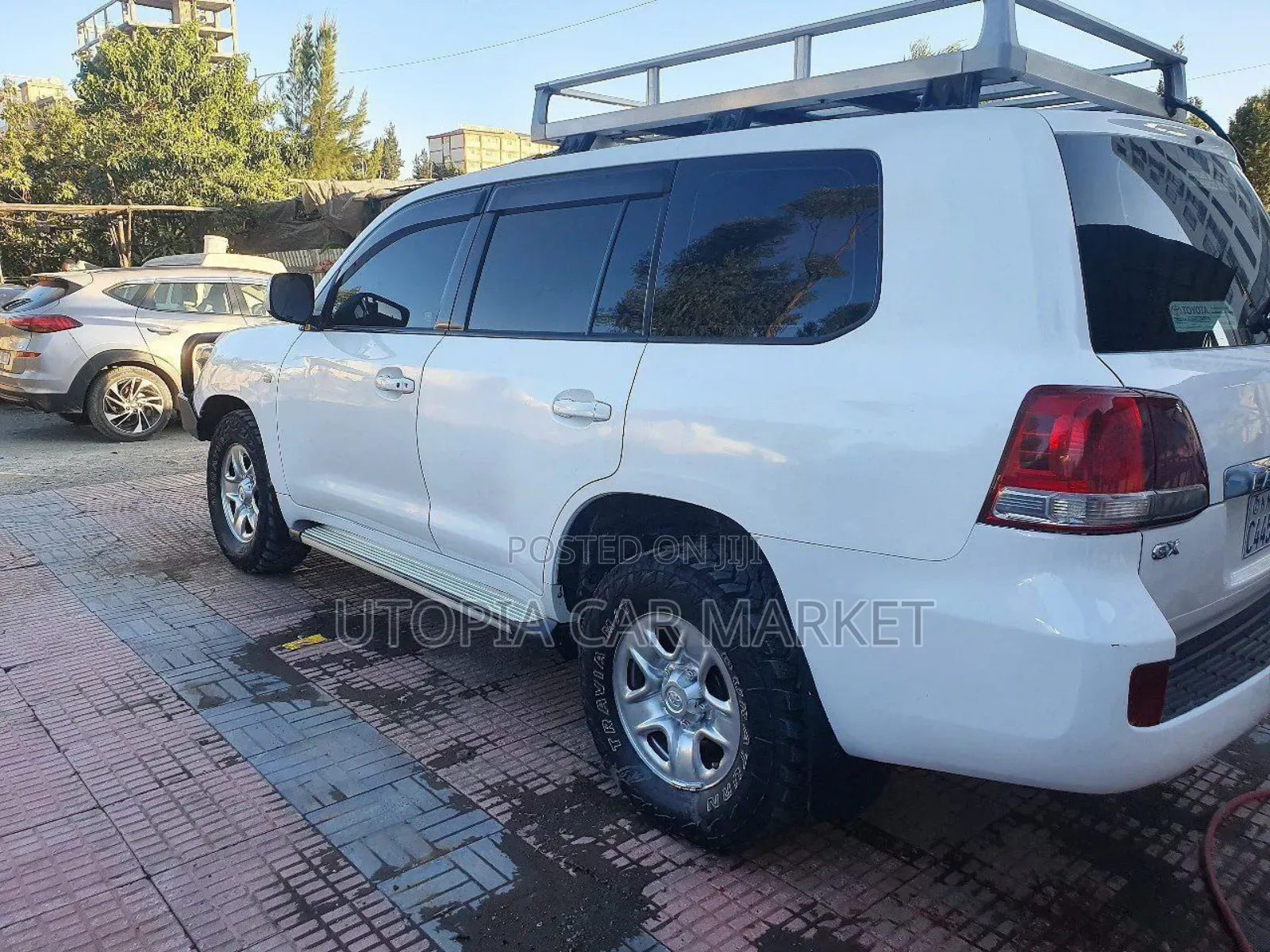 Toyota Land Cruiser 2010 White
