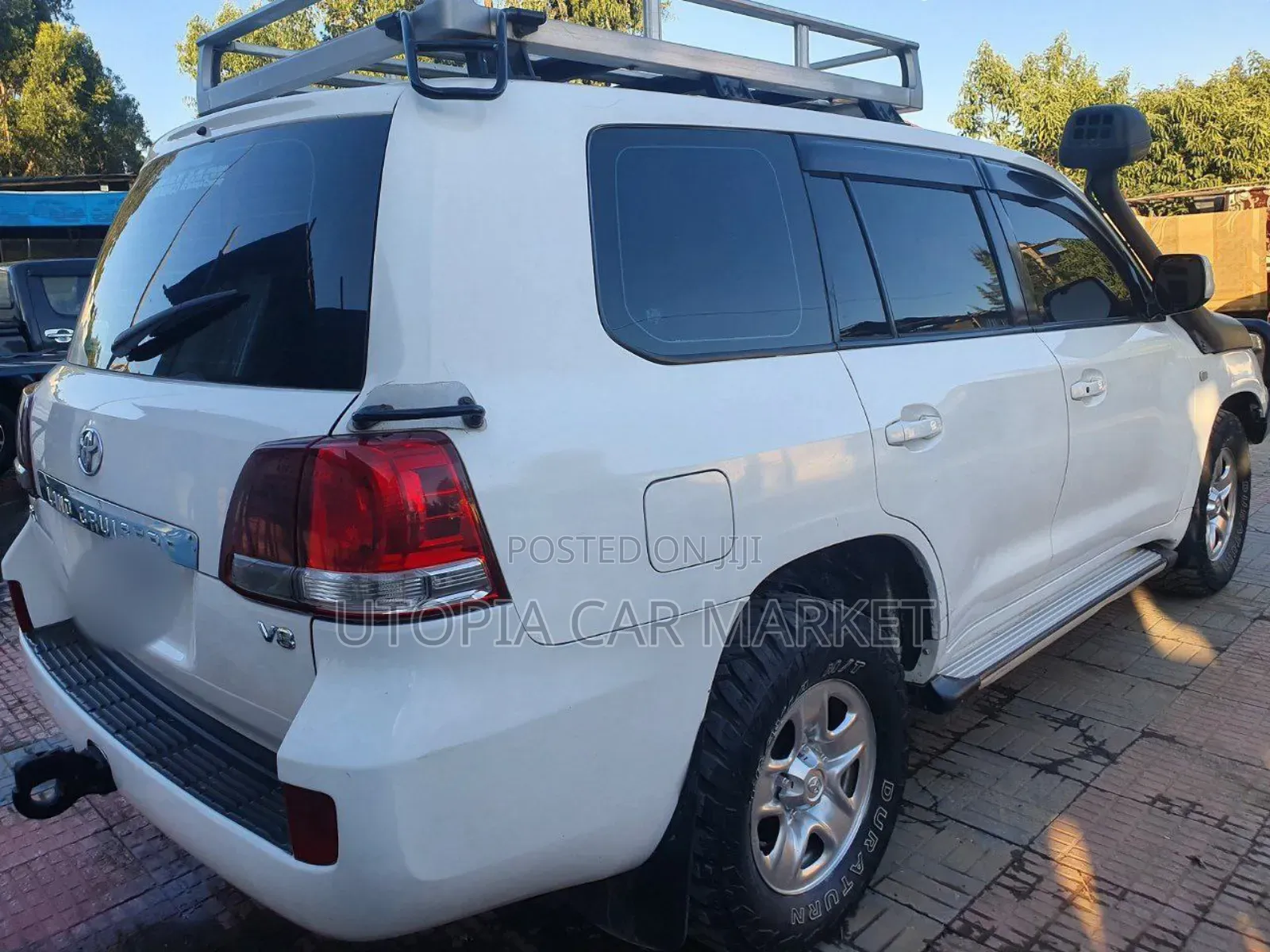 Toyota Land Cruiser 2010 White