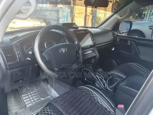 Toyota Land Cruiser 2010 White