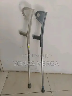 Photo - 2 PCS Forearm Crutches三一for Adults Foldable Knee Patient Mobility Aids