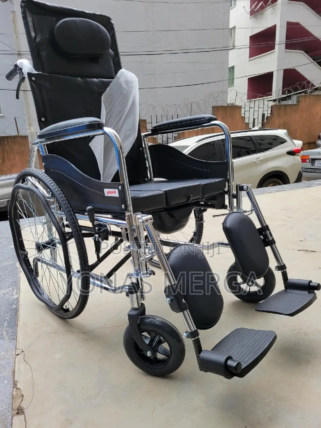 Reclining Wheelchair∞兕offering Adjustable Back Positions for Comfort
