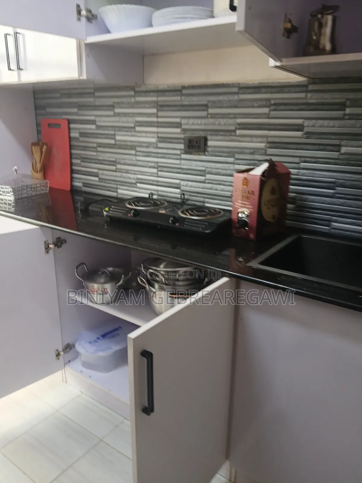 Furnished 1bdrm Apartment in Apartment, Yeka for rent