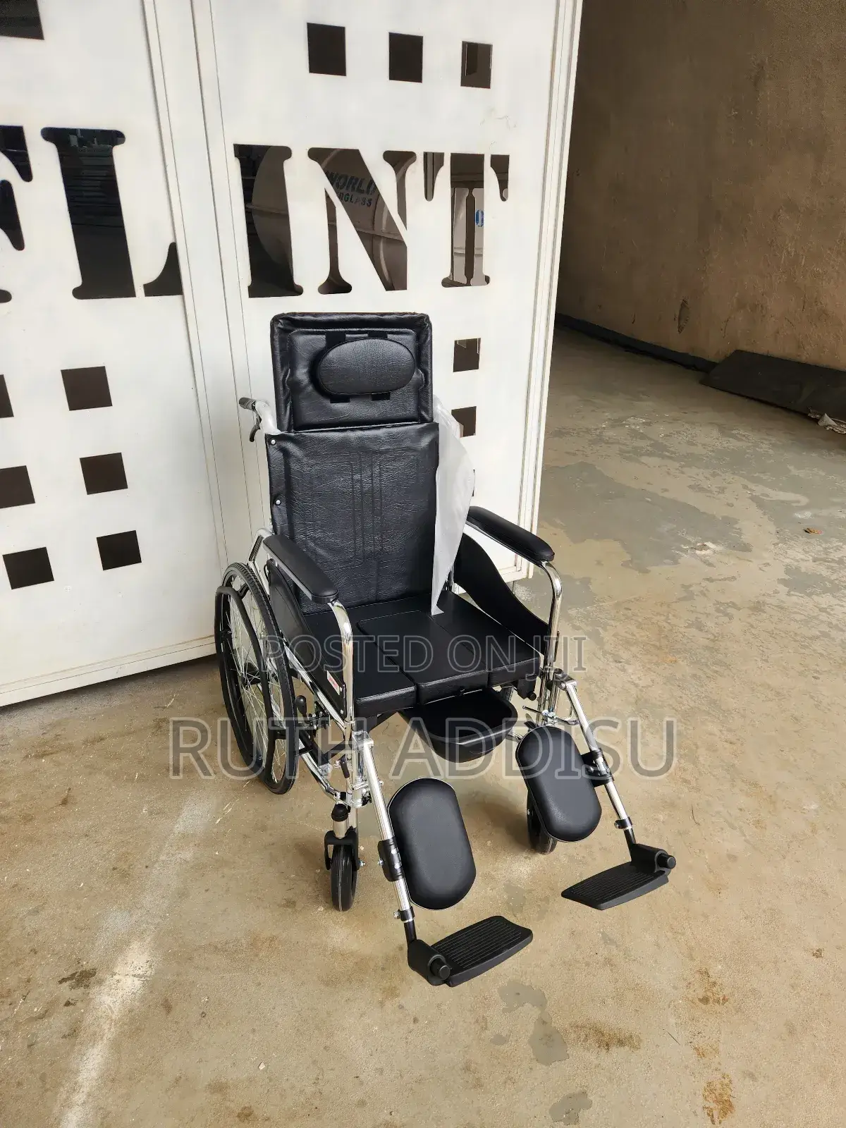 Wheelchair痛哭commode Medical Wheelchair丸及wheelchair Poty Wheelchair