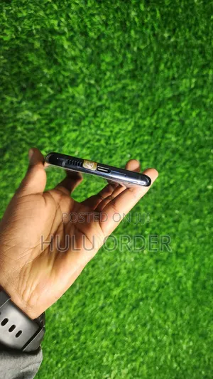 New Samsung Galaxy S20 128 GB Black