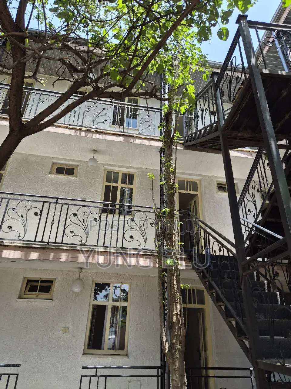 Hotel in the Center of Dukem