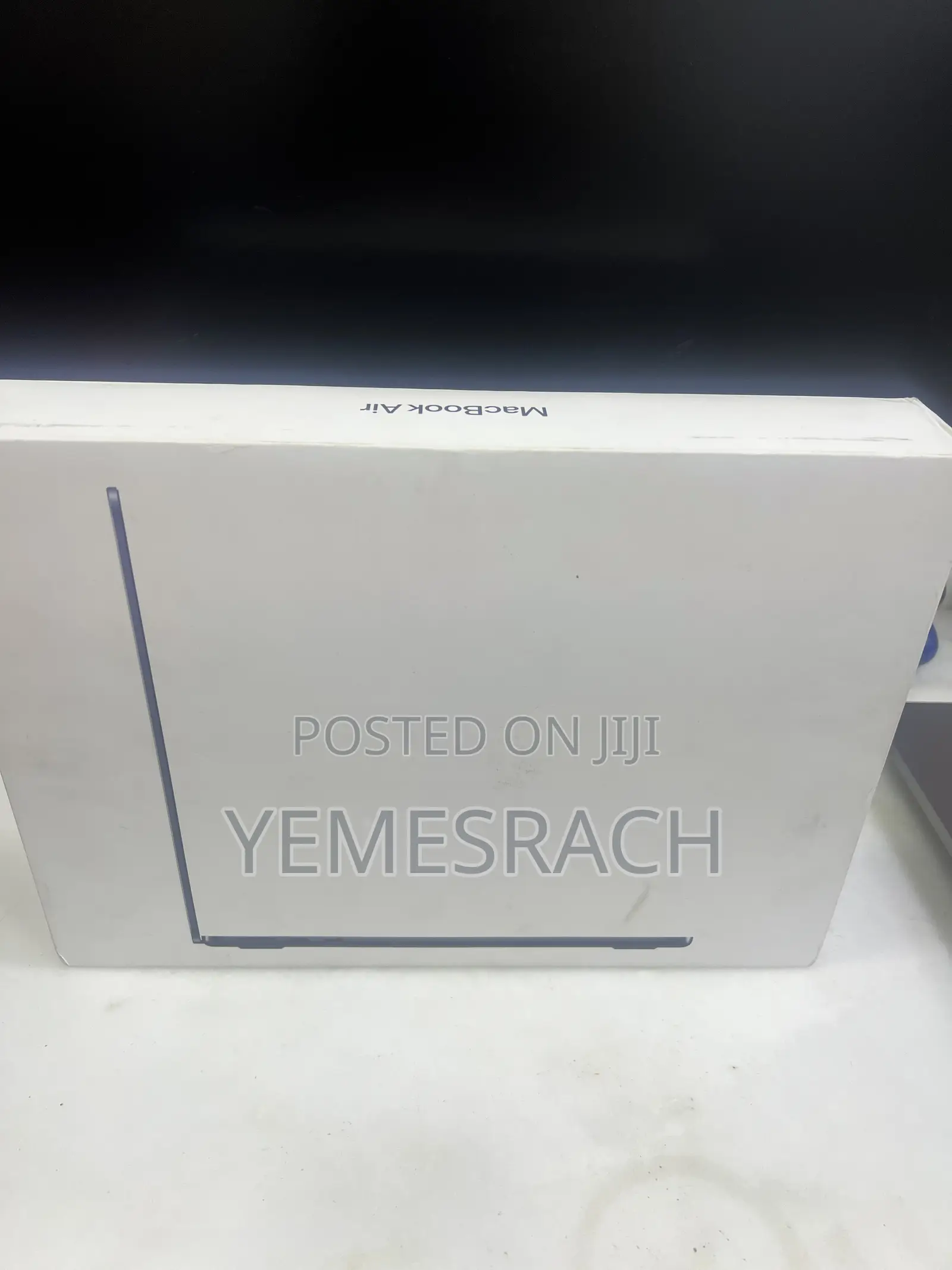 New Apple MacBook Air 2024 M3 13-Inch 16GB Intel Core M3 SSD 256GB