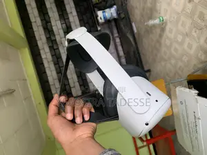 Photo - Meta Quest 2 Vr Headset