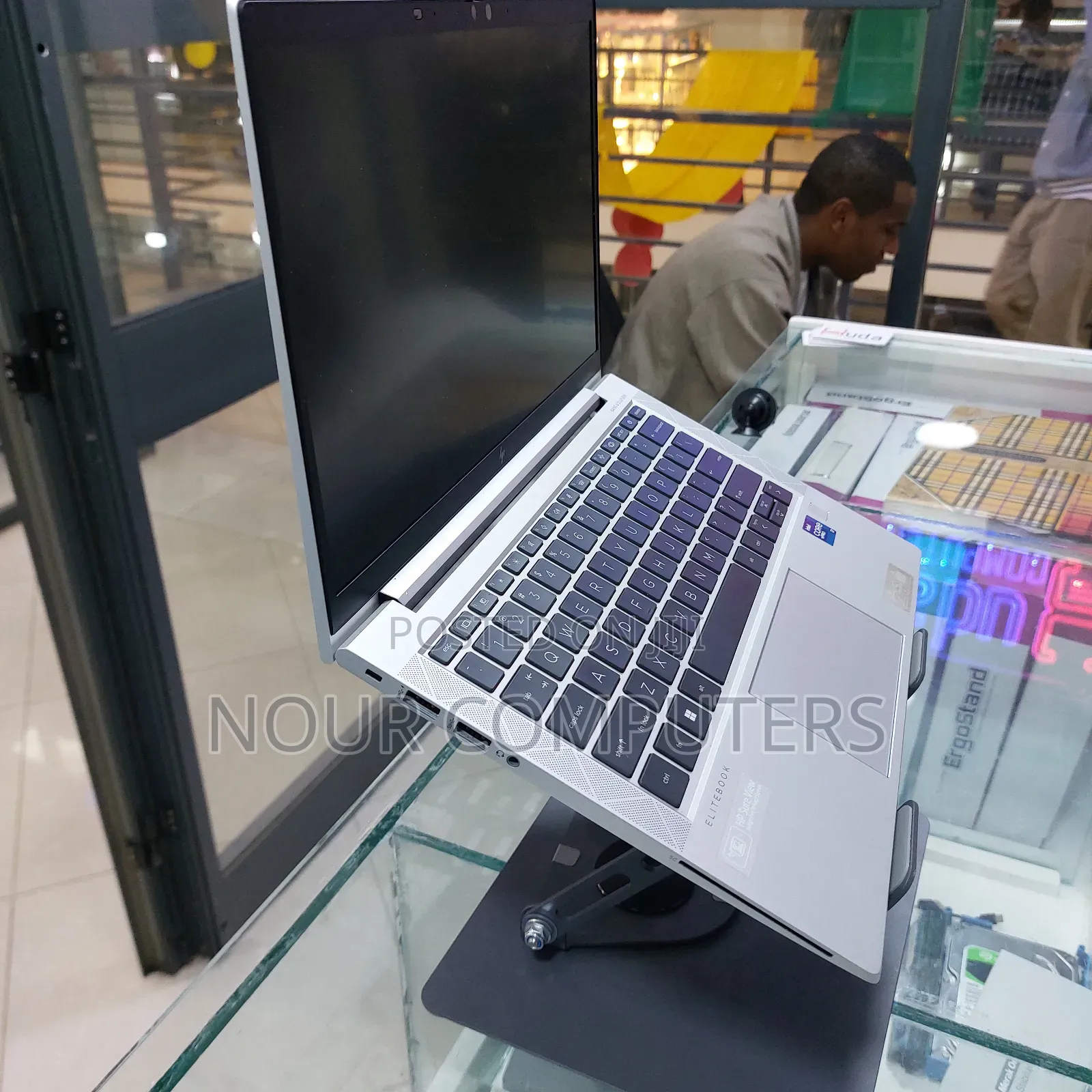 New Laptop HP EliteBook 830 G8 16GB Intel Core i7 SSD 512GB