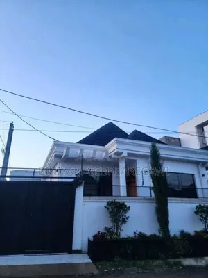 5bdrm Villa in House, Yeka for rent