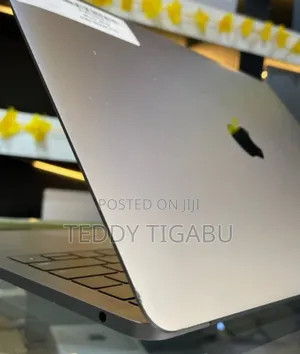 Photo - New Laptop Apple MacBook Pro 2017 8GB Intel Core I5 SSD 128GB