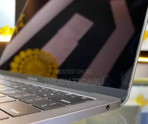 New Laptop Apple MacBook Pro 2017 8GB Intel Core I5 SSD 128GB