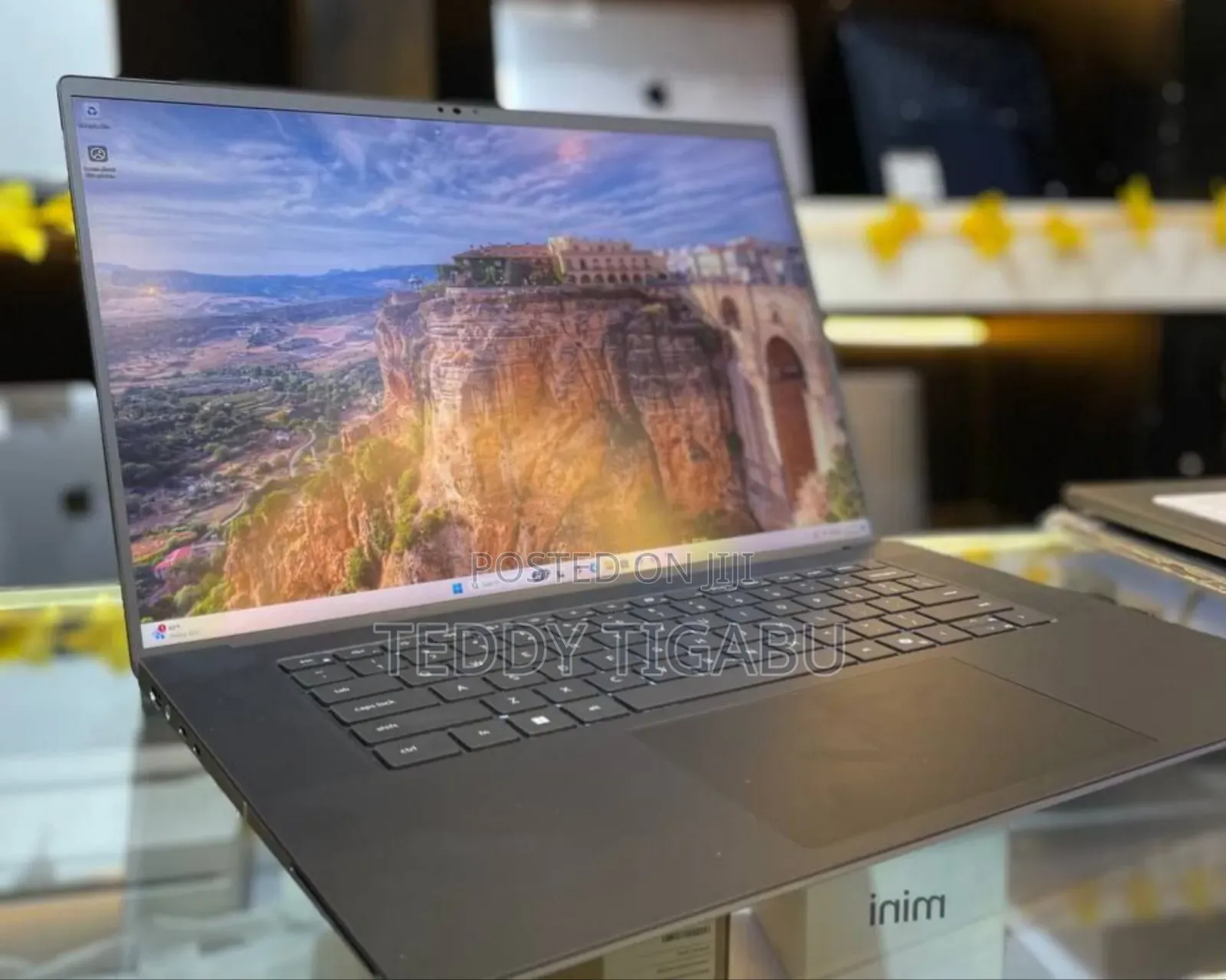 New Laptop Dell Precision 5690 16GB Intel Core Ultra 7 SSD 32GB