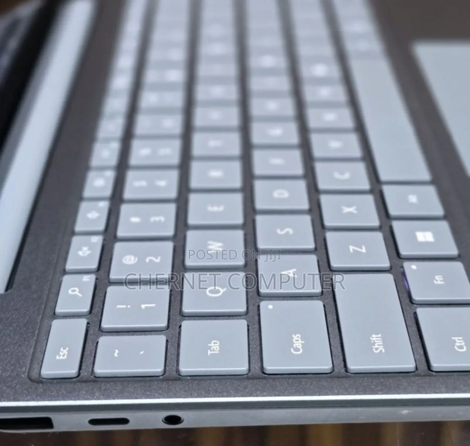 New Laptop Microsoft Surface 8GB Intel Core I5 SSD 256GB