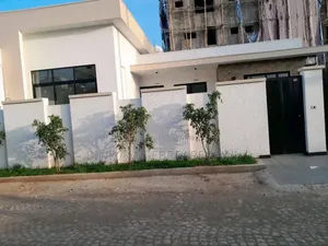 5bdrm Villa in House, Yeka for rent