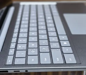 New Laptop Microsoft Surface 8GB Intel Core I5 SSD 256GB