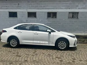 Toyota Corolla SE 2022 White